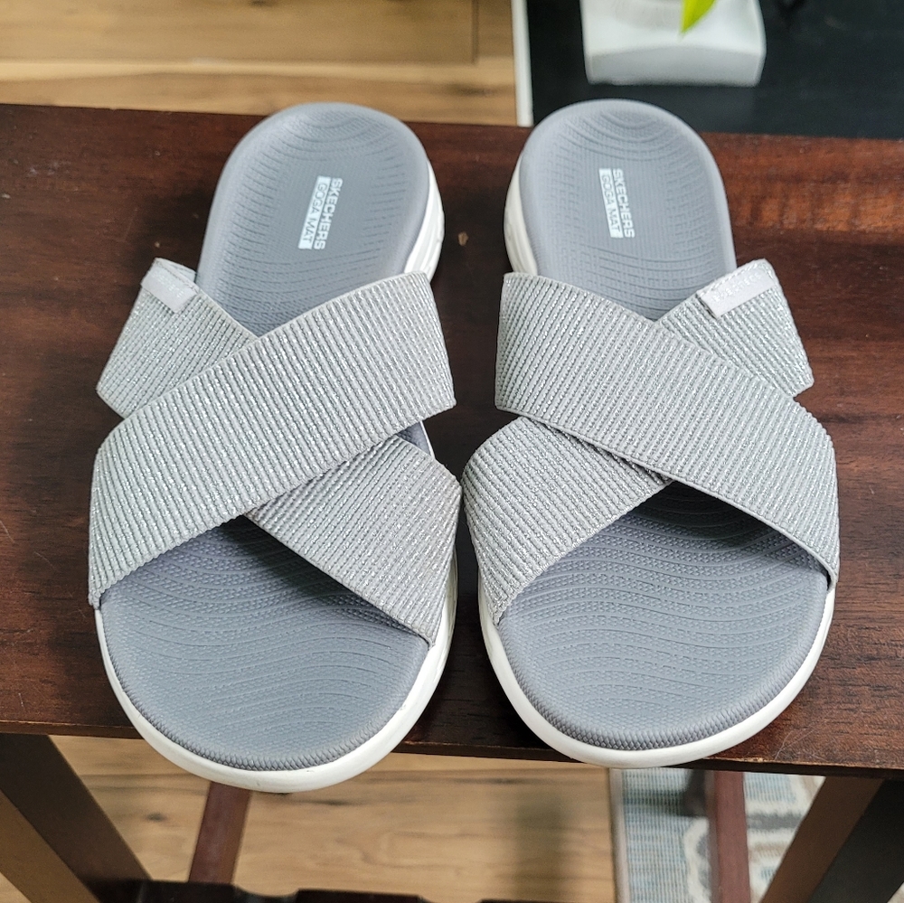 Sketchers Goga Mat Grey/Silver Sandals